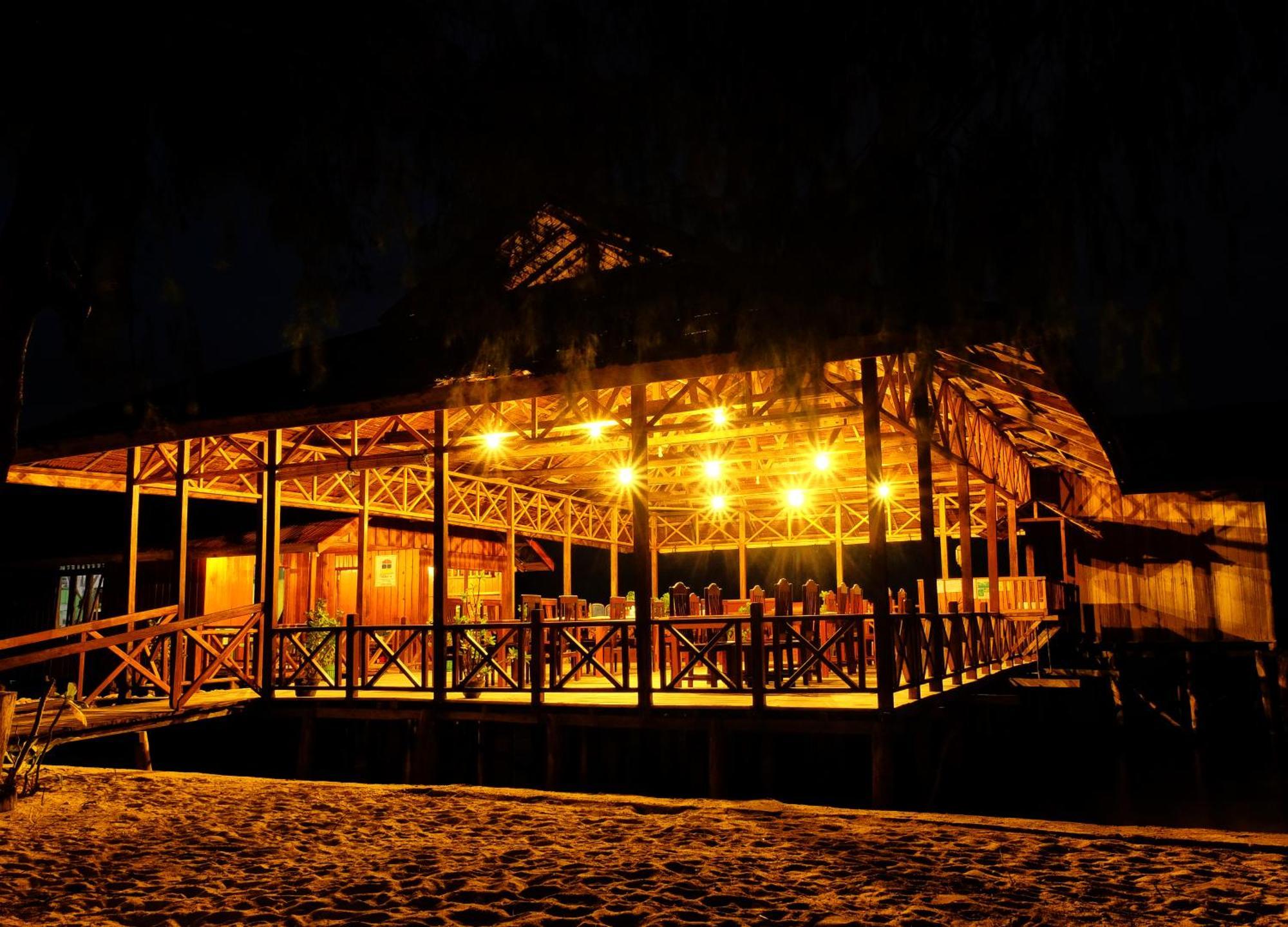 Bolilanga Island Resort - Togean Island Angkayo Buitenkant foto