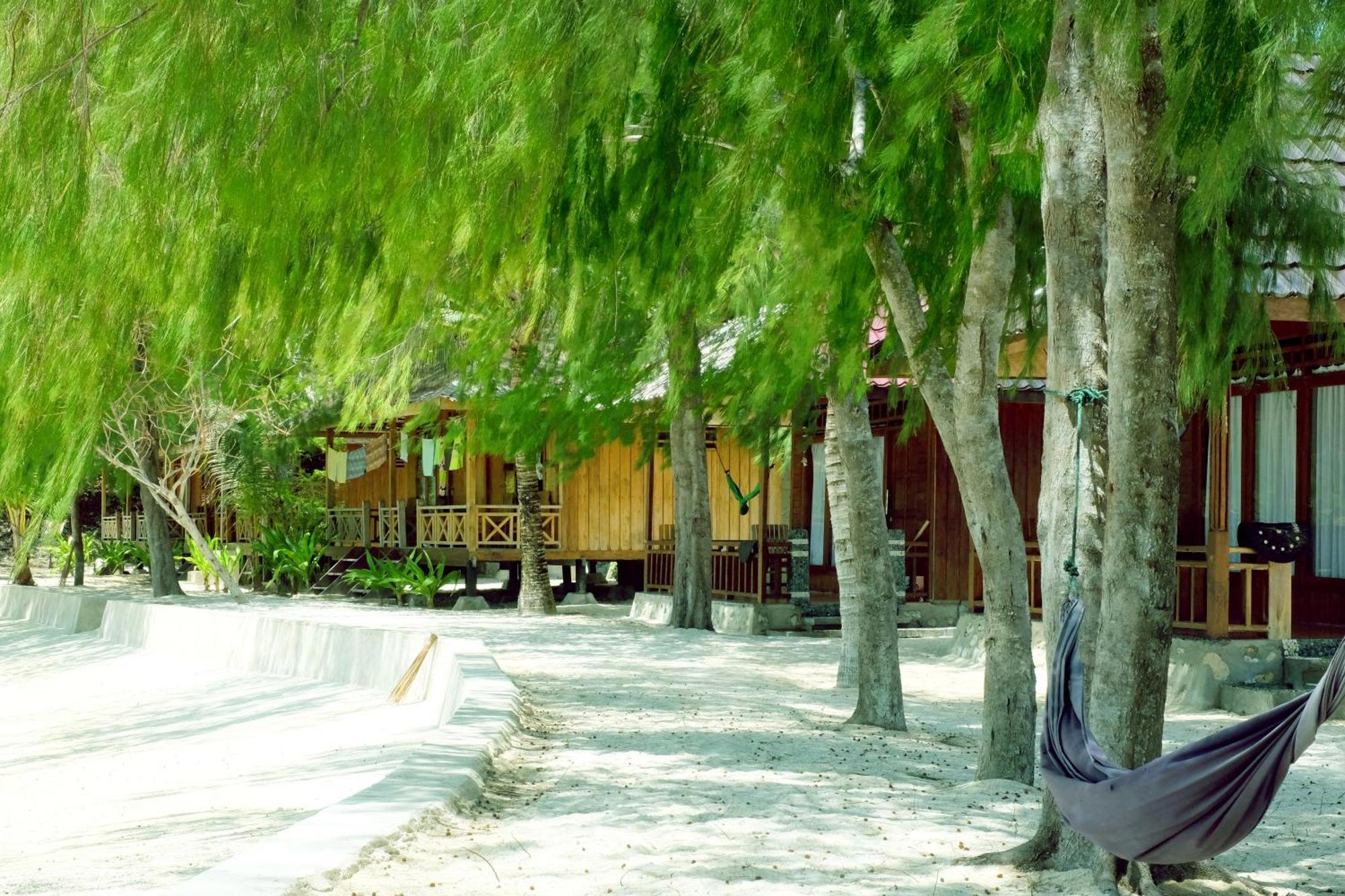 Bolilanga Island Resort - Togean Island Angkayo Buitenkant foto