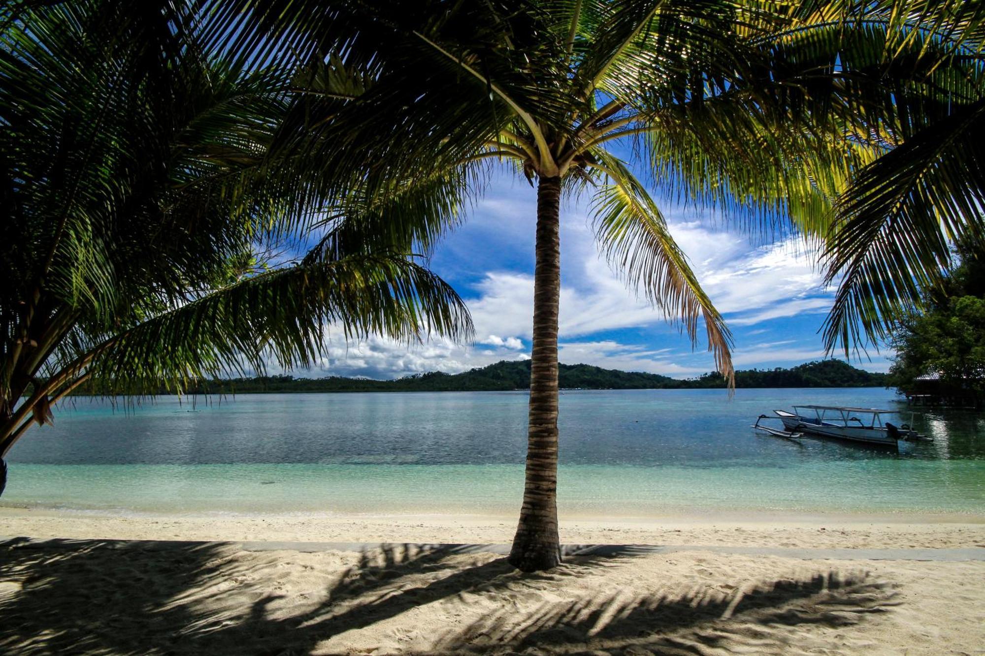 Bolilanga Island Resort - Togean Island Angkayo Buitenkant foto