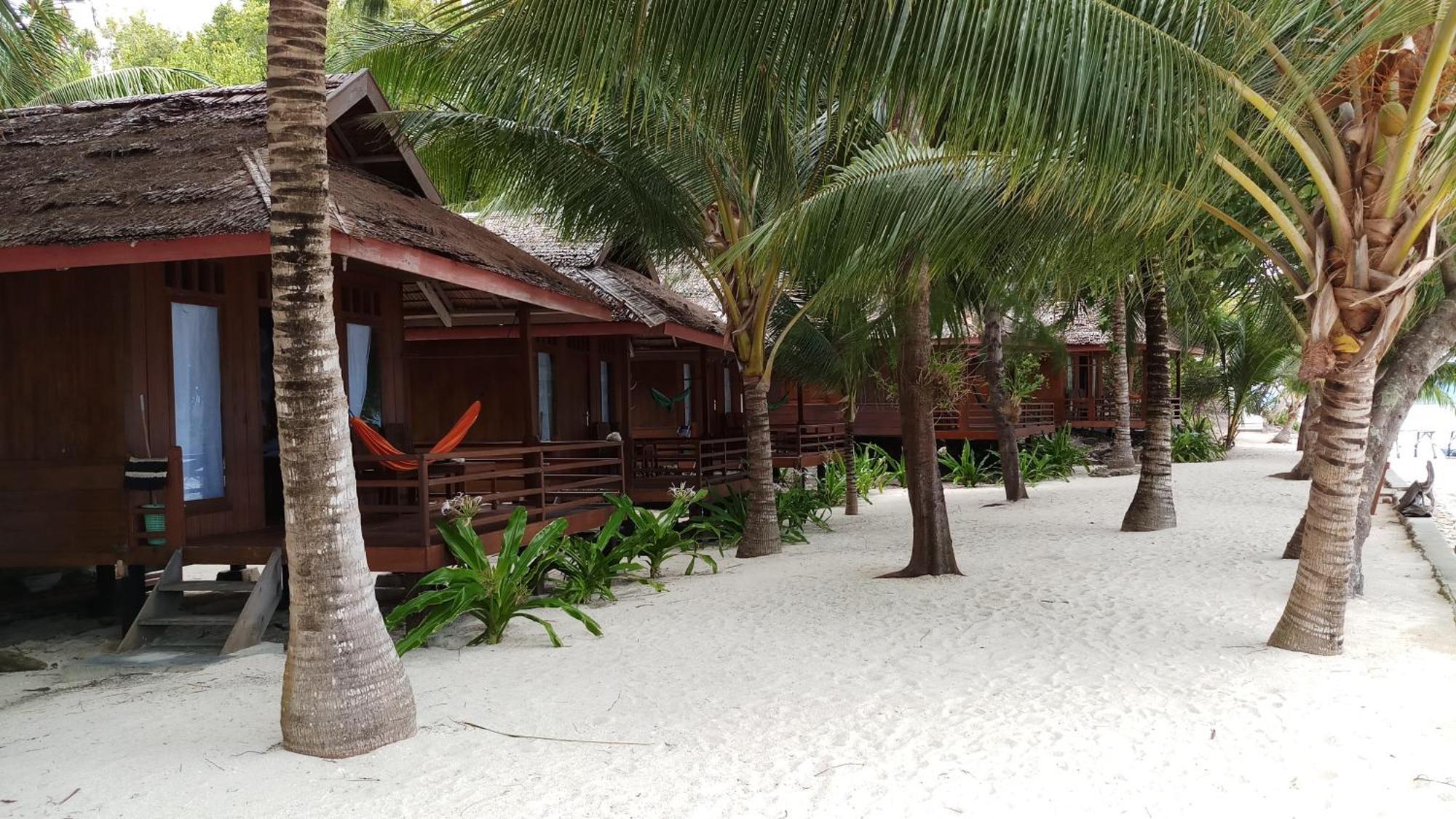 Bolilanga Island Resort - Togean Island Angkayo Buitenkant foto