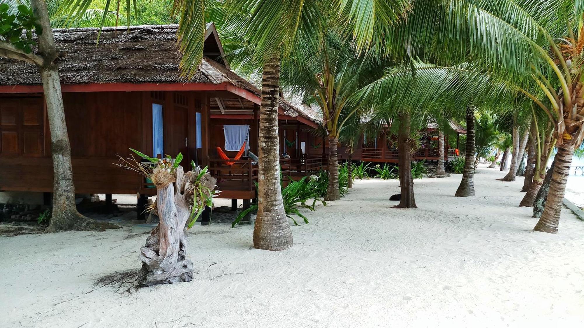 Bolilanga Island Resort - Togean Island Angkayo Buitenkant foto